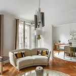 2 Bedroom Luxurious Apartment Next To Arc De Triumphe